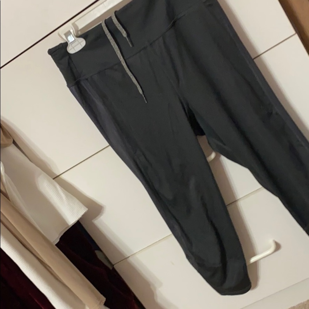 Grey cropped leggings